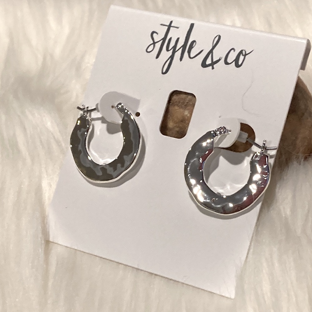 🛍️ 3/$25!! Style & Co silver hoop earrings - Picture 3 of 7
